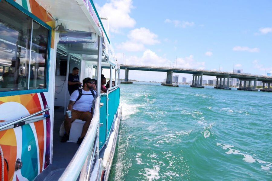 Miami: Biscayne Bay Celebrity Homes Sightseeing Cruise - Booking advice for a sunny or rainy day