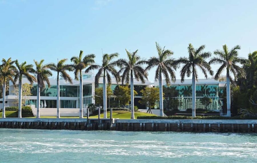 Miami: Biscayne Bay Millionaire's Homes Sightseeing Cruise - From Freedom Tower to the Downtown skyline