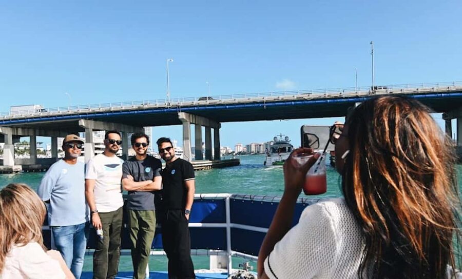Miami: Biscayne Bay Millionaire's Homes Sightseeing Cruise - Food, drinks, and the real cost of the outing