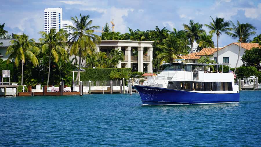 Miami: Biscayne Bay Millionaire's Row Boat Tour - Sunset, drinks, and the social side of the trip