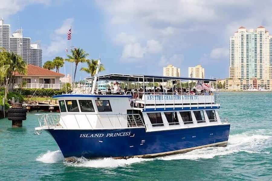 Miami: Biscayne Bay Millionaire's Row Boat Tour - Meeting the boat near Lombardi’s Café