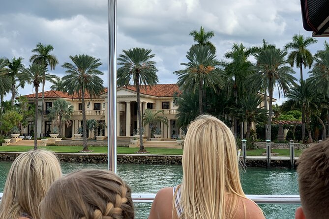 Miami Biscayne Bay rich and famous Sightseeing Boat Tour - Music, commentary, and the boat’s overall mood