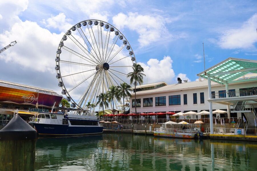 Miami Biscayne Bay: Sunset Boat Cruise & Millionaire Homes - How to get the best ride