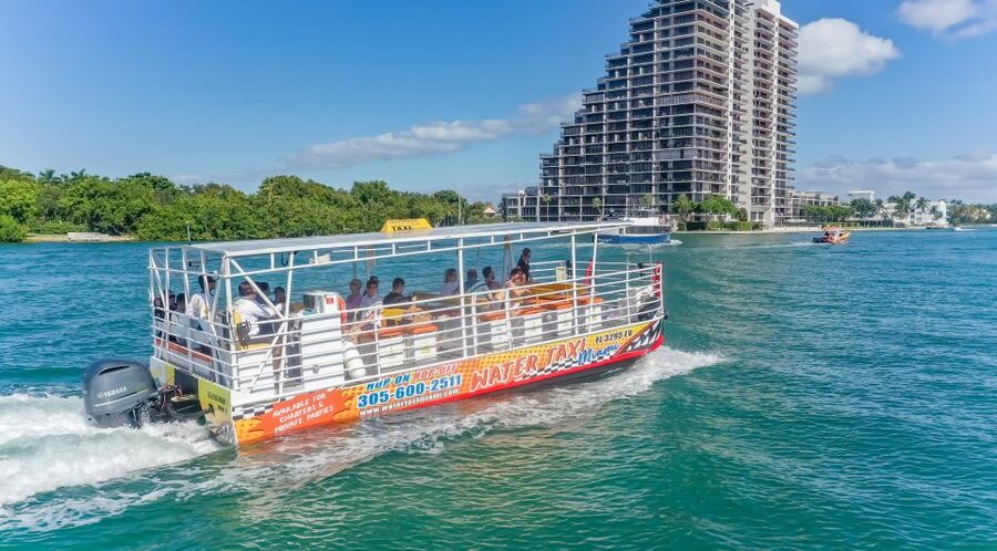 Miami Biscayne Bay: Sunset Boat Cruise & Millionaire Homes - Starting at Bayside Marketplace