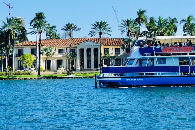 Miami Boat Tour - Celebrity Homes & Millionaire Mansions - The guide, music, and onboard atmosphere