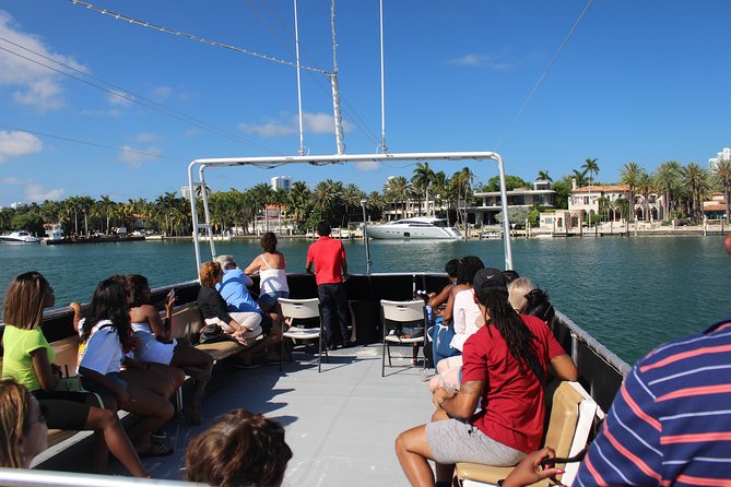 Miami Boat Tour of Celebrity Homes - The boat itself: two levels, a bar, and room to move
