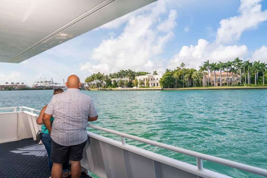 Miami: Celebrity Homes Boat Tour with Guide - Key points at a glance
