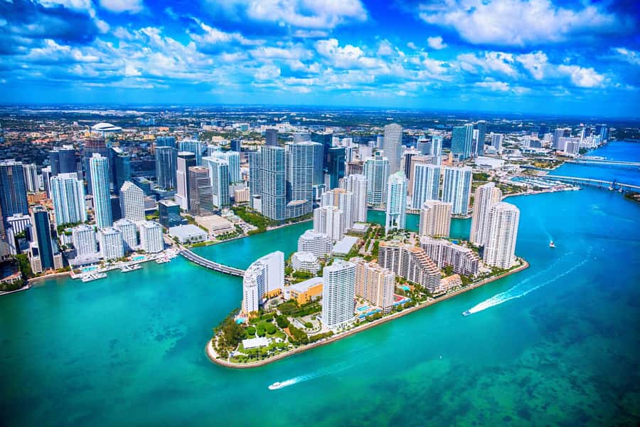 Miami: Celebrity Homes Boat Tour with Guide - Downtown Miami and the first view of Biscayne Bay