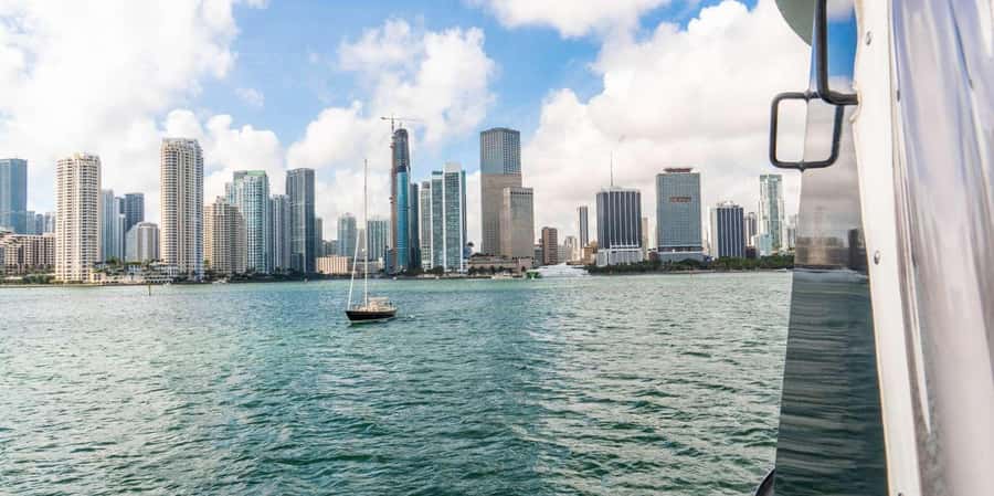 Miami: Celebrity Homes Boat Tour with Guide - The Venetian Islands and Fisher Island