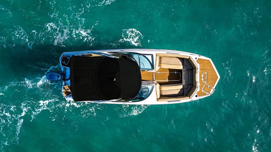 Miami: Celebrity Houses and Star Island Boat Tour - What the private boat feels like onboard