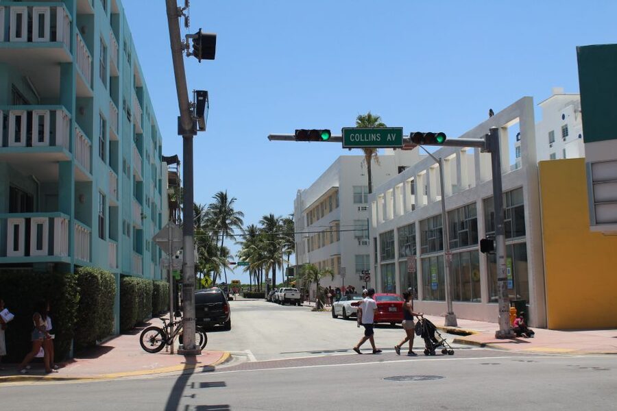 Miami: City Bus Tour with Downtown or Miami Beach Pickup - Brickell Avenue and the Road Toward Key Biscayne