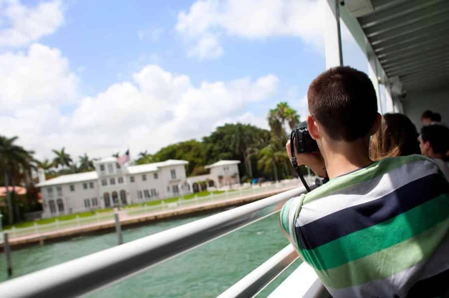 Miami: City Sightseeing and millionaire row boat tour - Little Havana, with coffee, cigars, and Domino Park