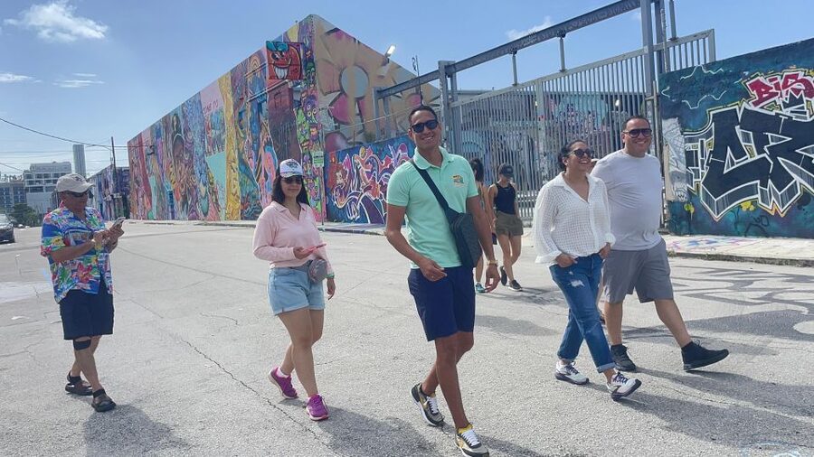 Miami: City Sightseeing and millionaire row boat tour - Bayside Marketplace and the Millionaire’s Row cruise