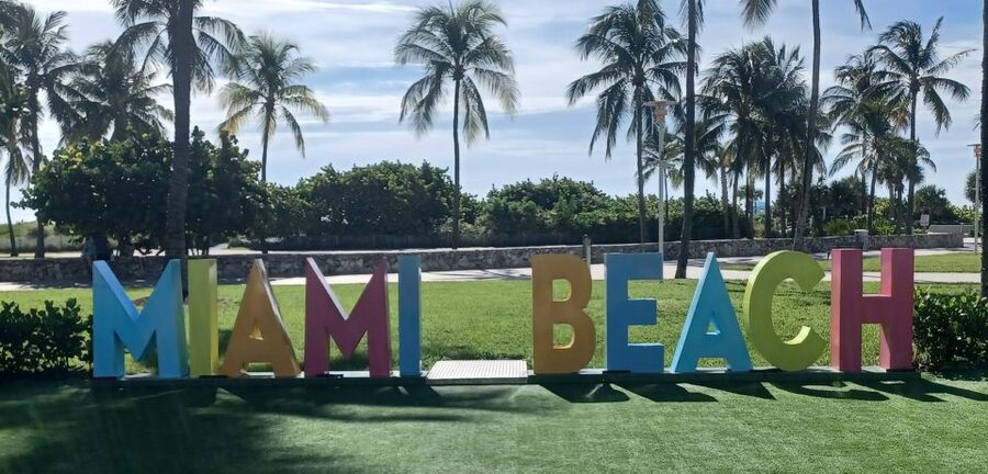 Miami: City Tour & Cruise of Biscayne Bay - Walking Calle Ocho in Little Havana