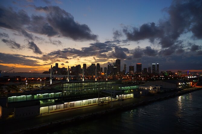 Miami Cruise of Celebrity Homes and Biscayne Bay - Seeing Miami from a two-level yacht