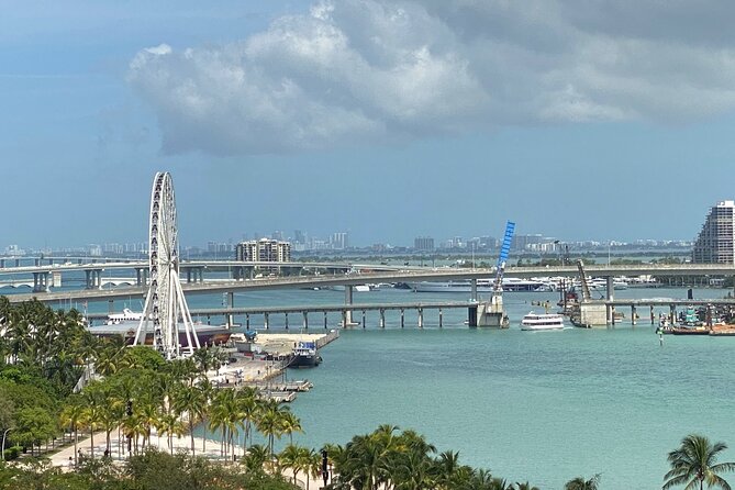 Miami Cruise of Celebrity Homes and Biscayne Bay - Food, drinks, and comfort onboard
