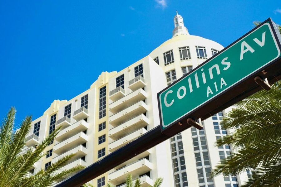 Miami: Double-Decker Bus Tour with Optional Boat Cruise - Downtown Miami and one hour at Bayside Marketplace