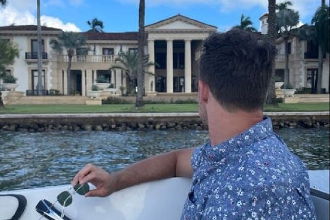 Miami Express Private Boat a 1- Hour Luxury Experience - Choosing a captain and departure time