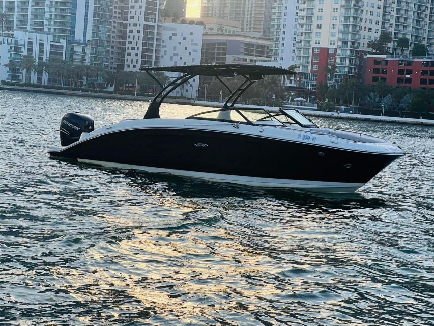 Miami: Guided Boat Tour with Champagne - Downtown Miami and Bayside views