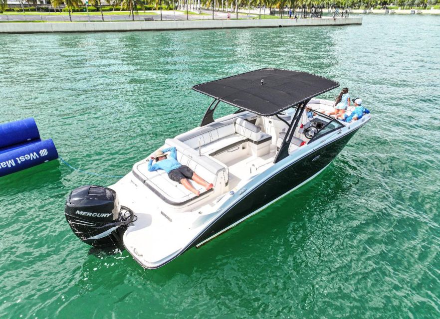 Miami: Guided Boat Tour with Champagne - The island loop, from San Marco to Star Island