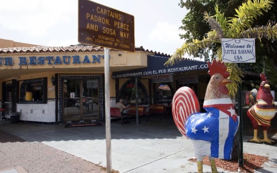 Miami: Guided Small Group Little Havana Food Tour - Los Pinarenos and the taste of fresh fruit