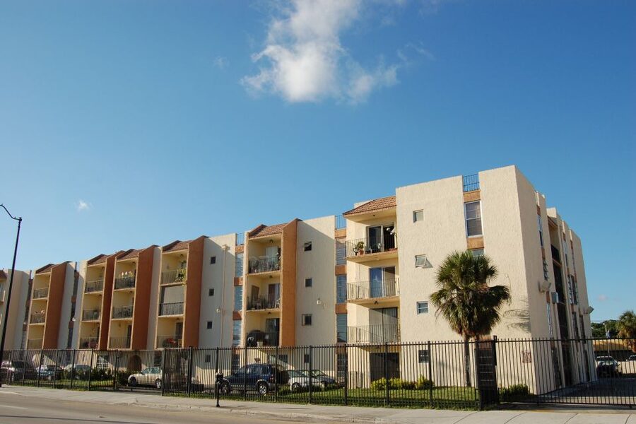 Miami: Half-Day City and Boat Tour - Seeing Little Havana and Coral Gables by Bus