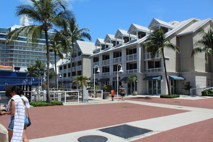 Miami: Key West Boat Tour w/ Optional Snorkeling & Open Bar - The long ride back to Miami Beach