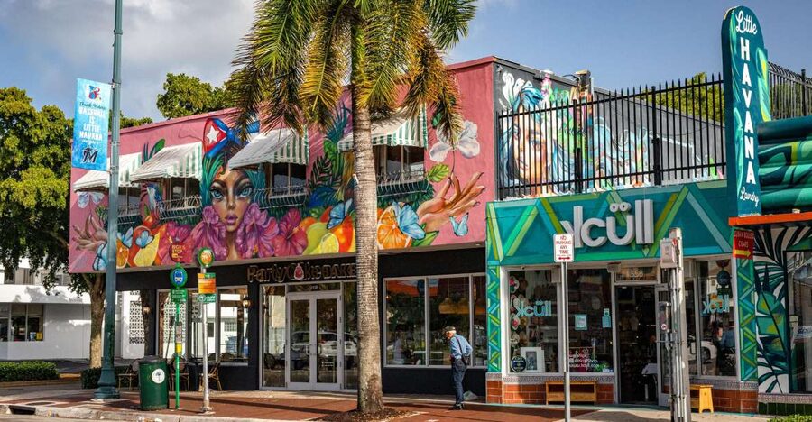 Miami: Little Havana Wow Walking Tour - Small Group Size - Walking Calle Ocho with a local guide