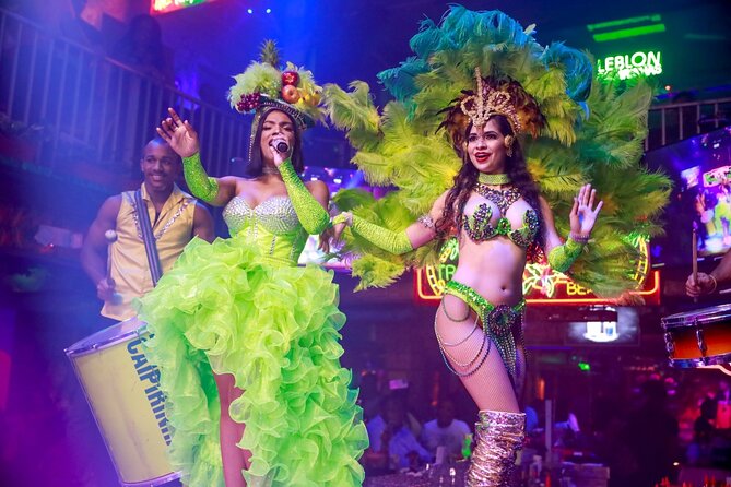 Miami: Mango's Dinner and Show Ticket - Entering Mango’s on South Beach at 7:45 pm