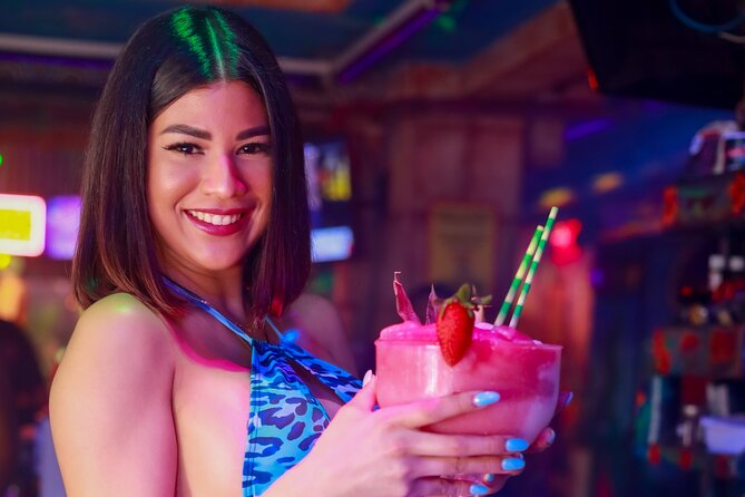Miami: Mango's Dinner and Show Ticket - Dinner with tropical fusion flavors