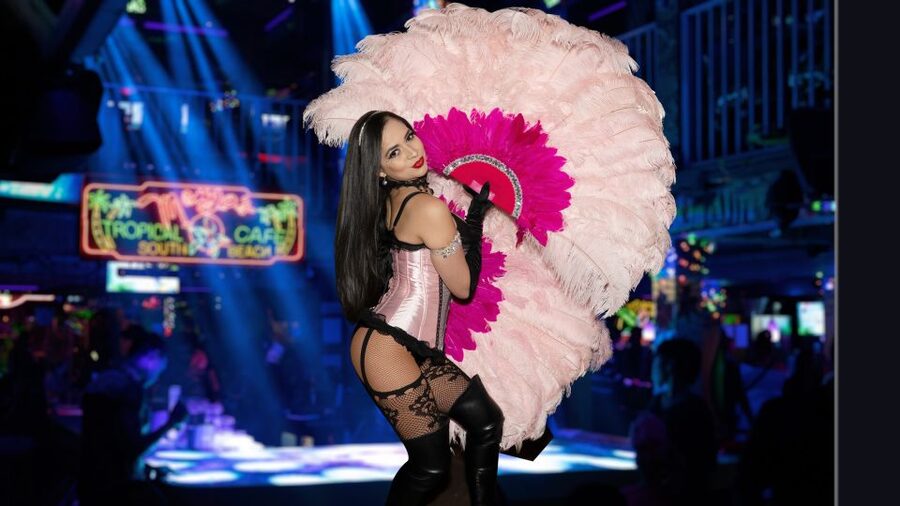 Miami: Mango's Tropical Cafe Dinner & Show - Dress, arrival, and practical details