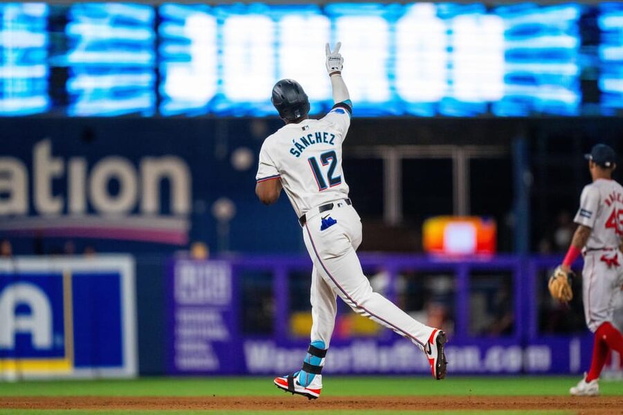 Miami Marlins Baseball Game Ticket at LoanDepot Park - Food, drinks, and the cashless setup