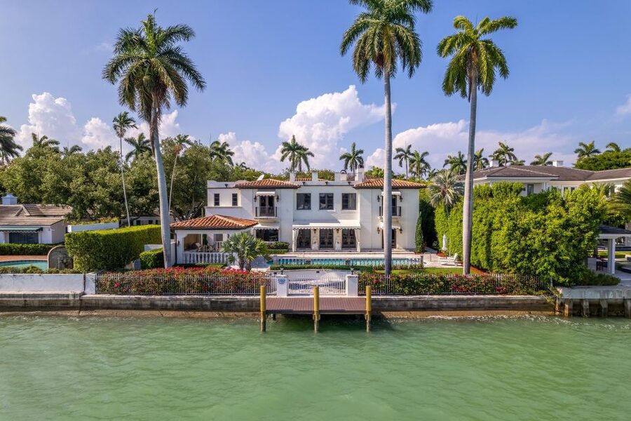 Miami: Miami Skyline Vintage Yacht Cruise, - Starting at Pier A in Miami Beach Marina