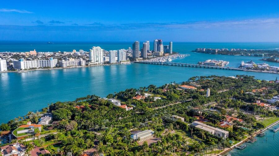 Miami: Miami Skyline Vintage Yacht Cruise, - The crew and the tone of the ride
