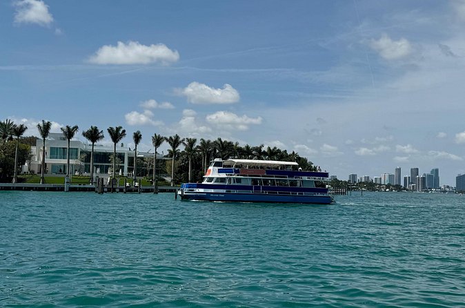 Miami Millionaires Sightseeing Cruise - Bilingual narration, music, and the guide’s style