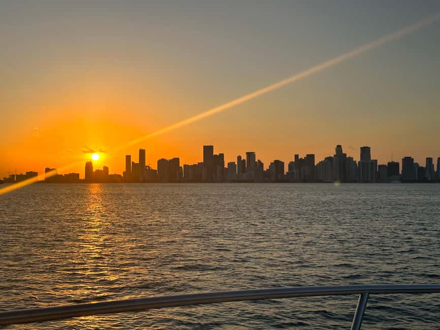 Miami Night two Hour Cruise with Open Bar & Skyline Views - Bayside Marketplace and the first city views