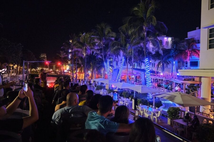Miami: Open-top Bus Sightseeing Night Tour with Live Guide - How good is the guide commentary?
