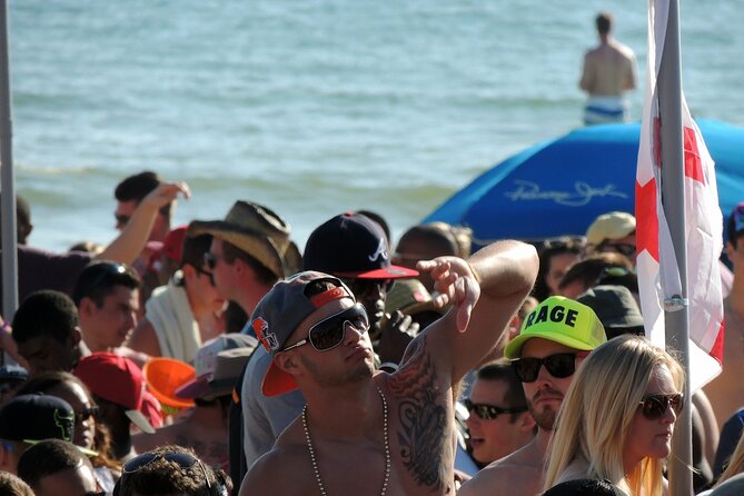 Miami: Party Boat Sandbar Island & Toys - My take: book it if you want a lively short boat trip
