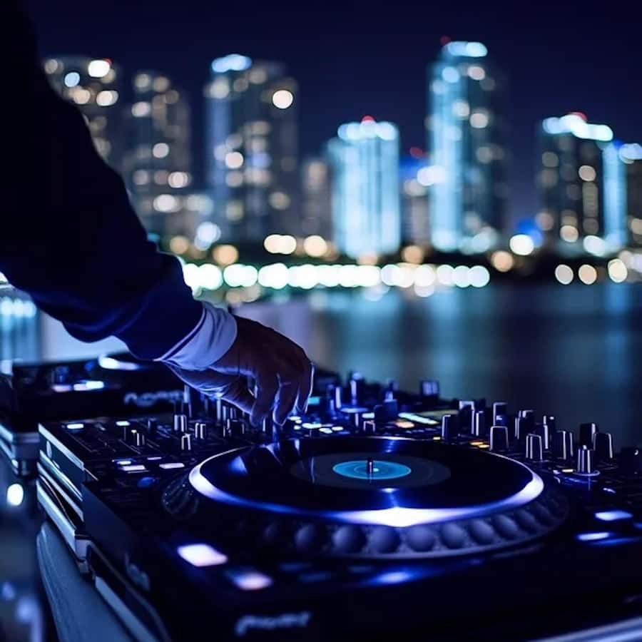 Miami: Party Yacht Cruise with Open Bar and DJ - Miami skyline views from the water