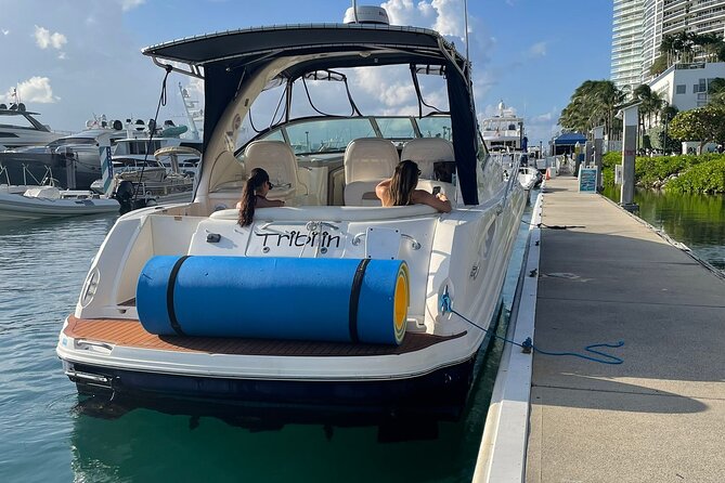Miami Private Yacht Rental 2 to 4 hours for 12 people - What the boat provides for your comfort