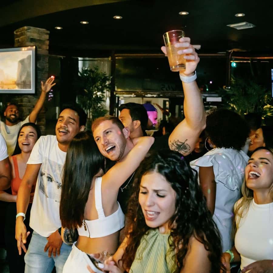 Miami Pub Crawl + Clubbing Experience - A low-cost way to start a South Beach night