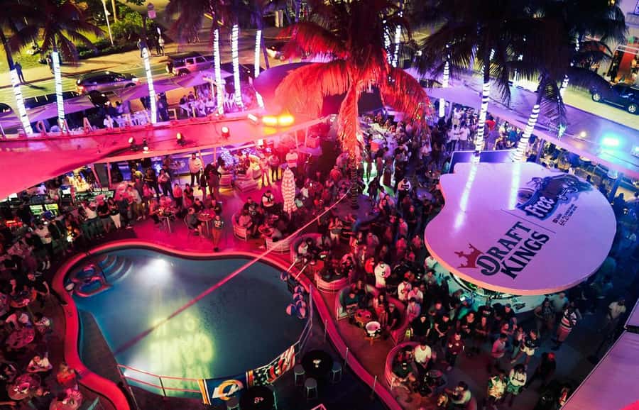 Miami Pub Crawl + Clubbing Experience - What the $21 actually buys you