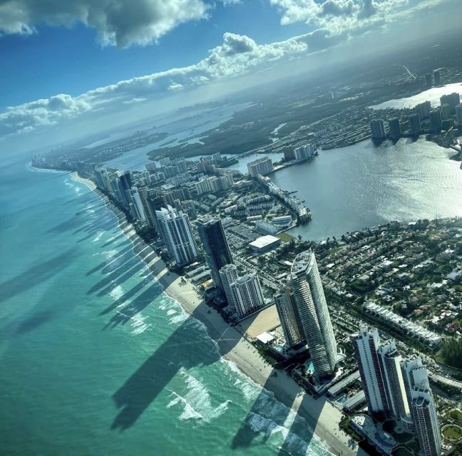 Miami: Romantic 1-Hour Private Flight Tour with Champagne - Downtown Miami from Biscayne Bay