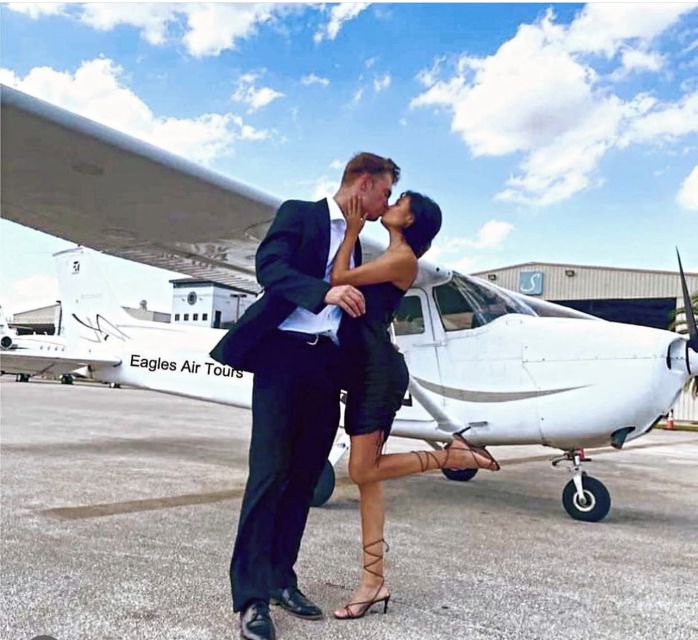 Miami: Romantic 1-Hour Private Flight Tour with Champagne - Star Island and Palm Islands from the air