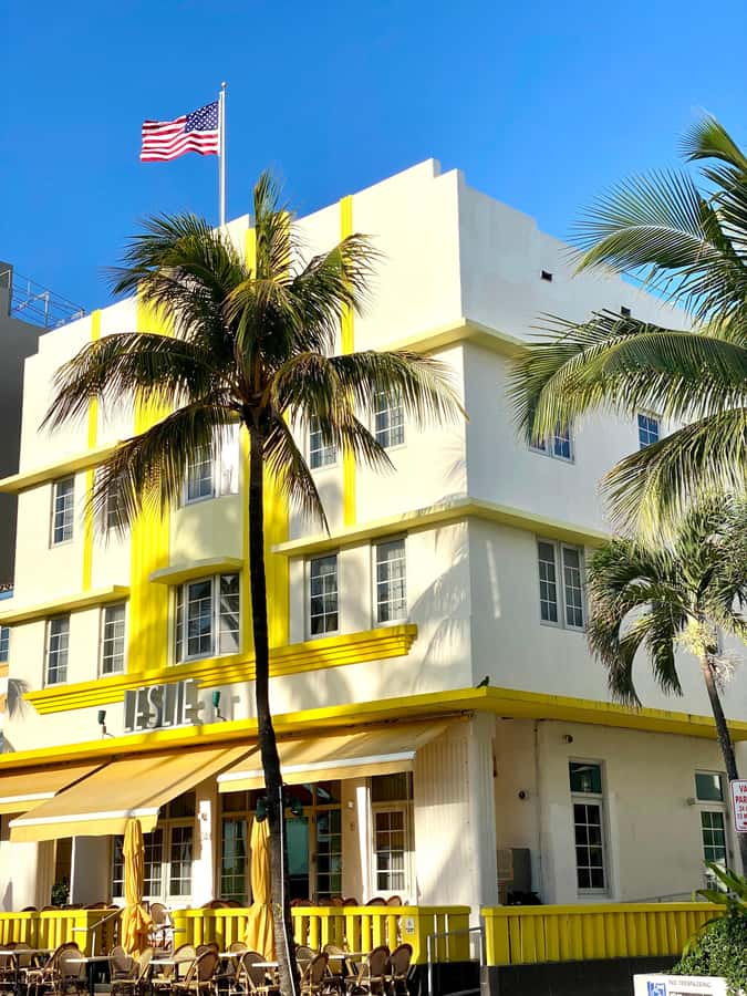 Miami's 3 iconic neighborhoods in 3.5h - in French - What is included for $98