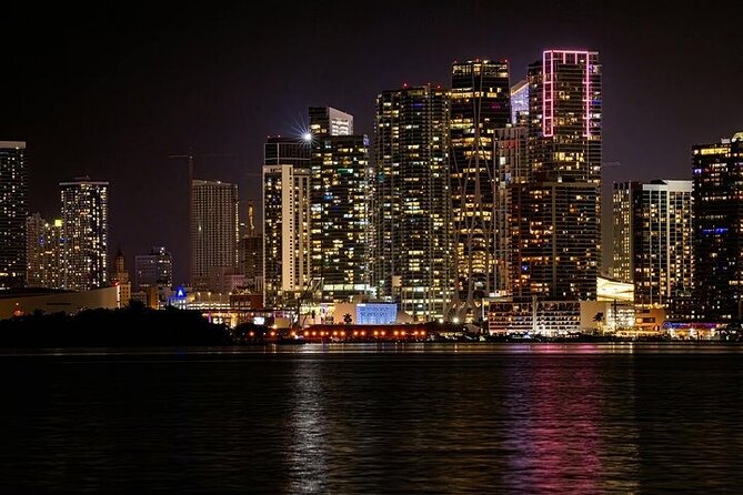 Miami’s Best Party Cruise Drink Included 1 Hour 20 Min Tour - The live DJ and the party atmosphere