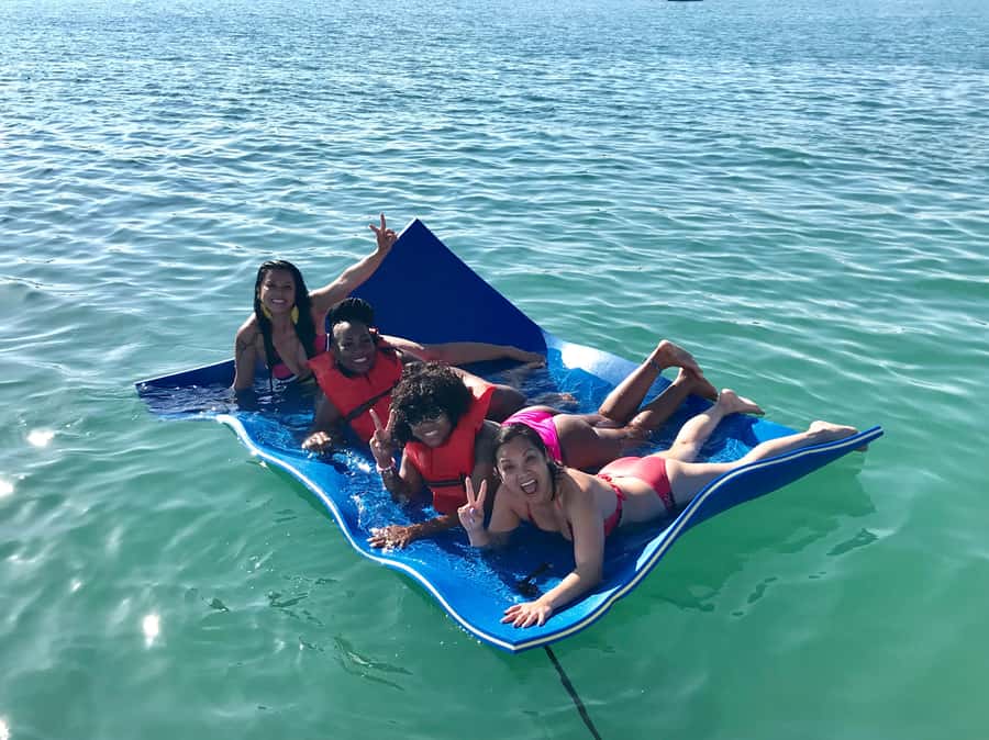 Miami: Sandbar, Billionare's & Raccoon Island Private Tour - The boat and onboard comforts