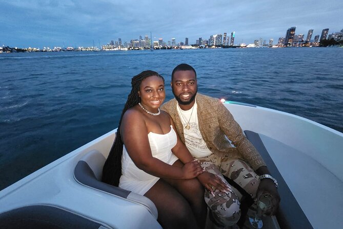 Miami Shared Boat tour, 2 hours on a 24 ft boat. 6 people total. - Meeting at 4:30 pm without a parking headache
