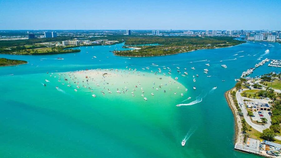 Miami: Sightseeing Boat Tour - Fisher Island and the Venetian Islands