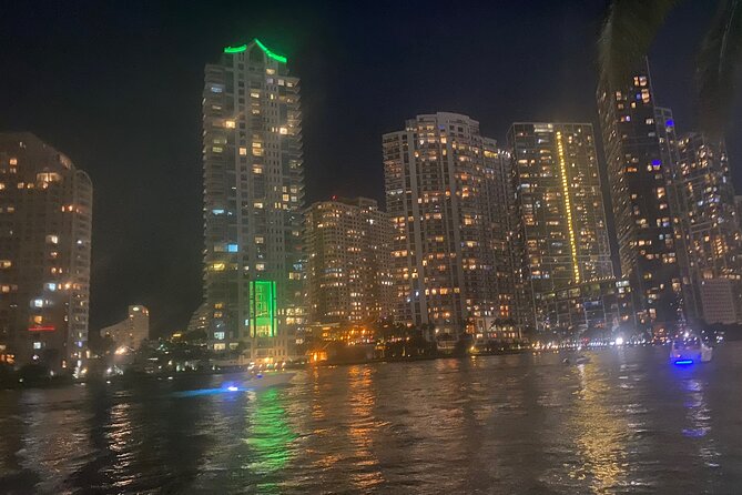 Miami Sightseeing Cruise on a Luxury Yacht - Returning to the Miami skyline